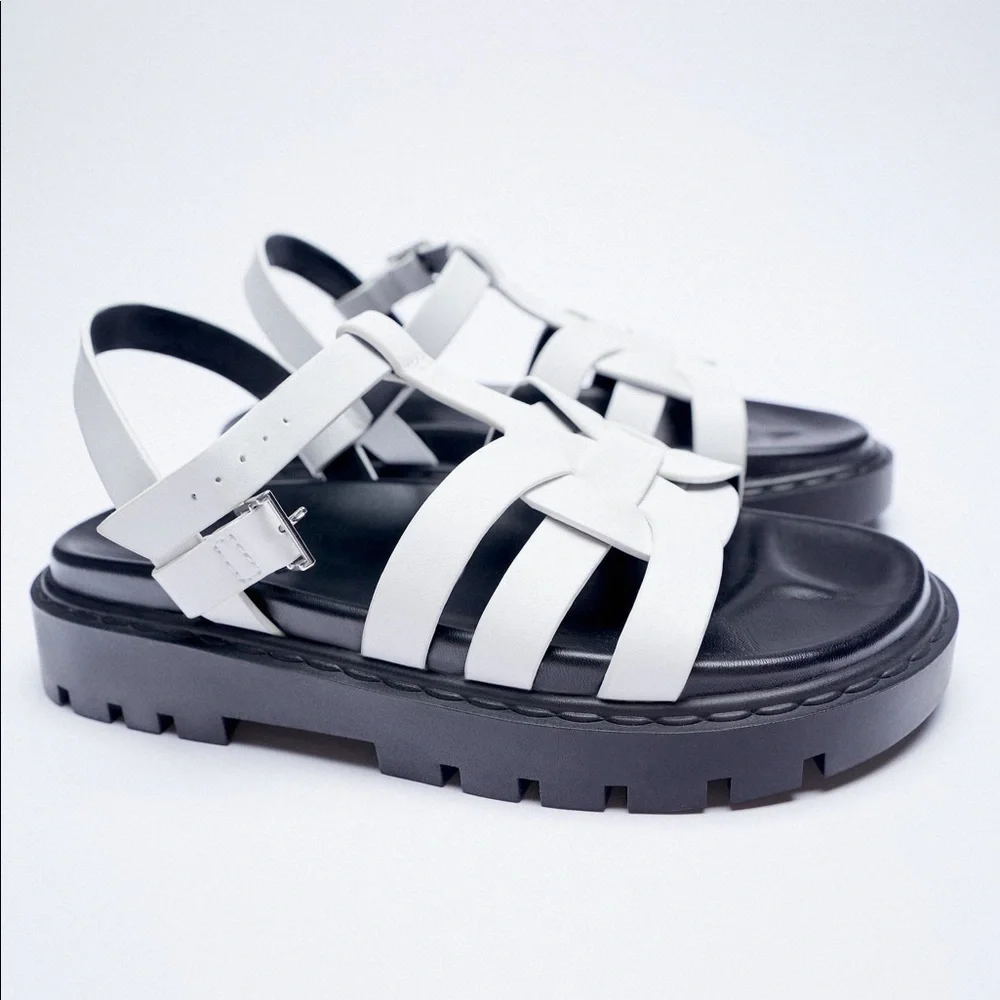 NWT. Zara White/Black Leather Treaded Sole Low Heel Fisherman Sandals. Size 9. - Picture 3 of 6